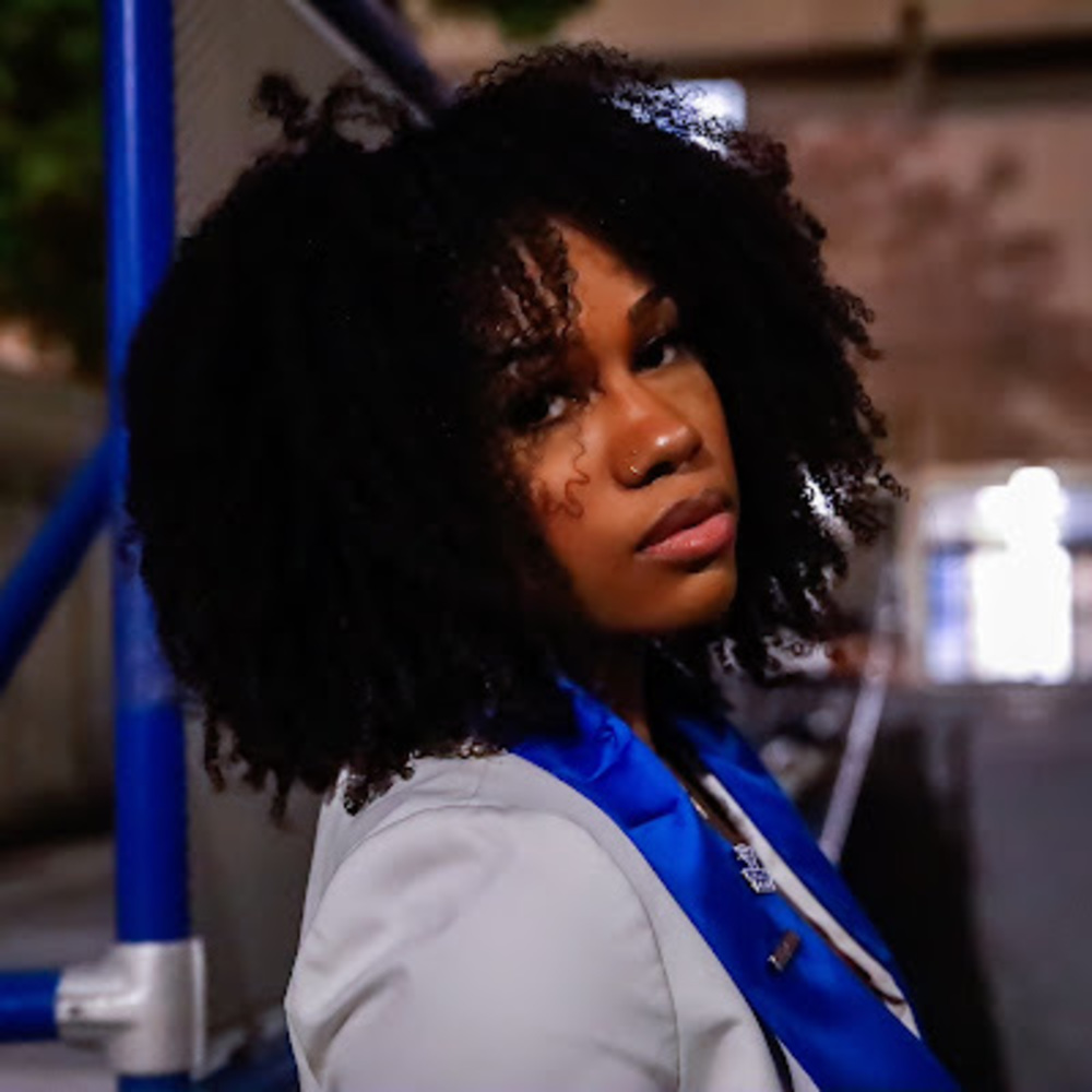 Meet your Posher, Cierra